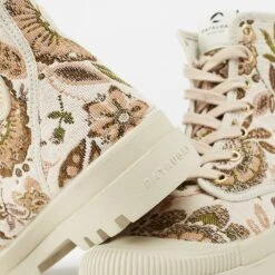 Pataugas AUTHENTIQUE M/FL F4H BEIGE 15 Pataugas AUTHENTIQUE M/FL F4H BEIGE -Pataugas Chaussures Boutique OGMFLF4H628180150 BEIGE Detail